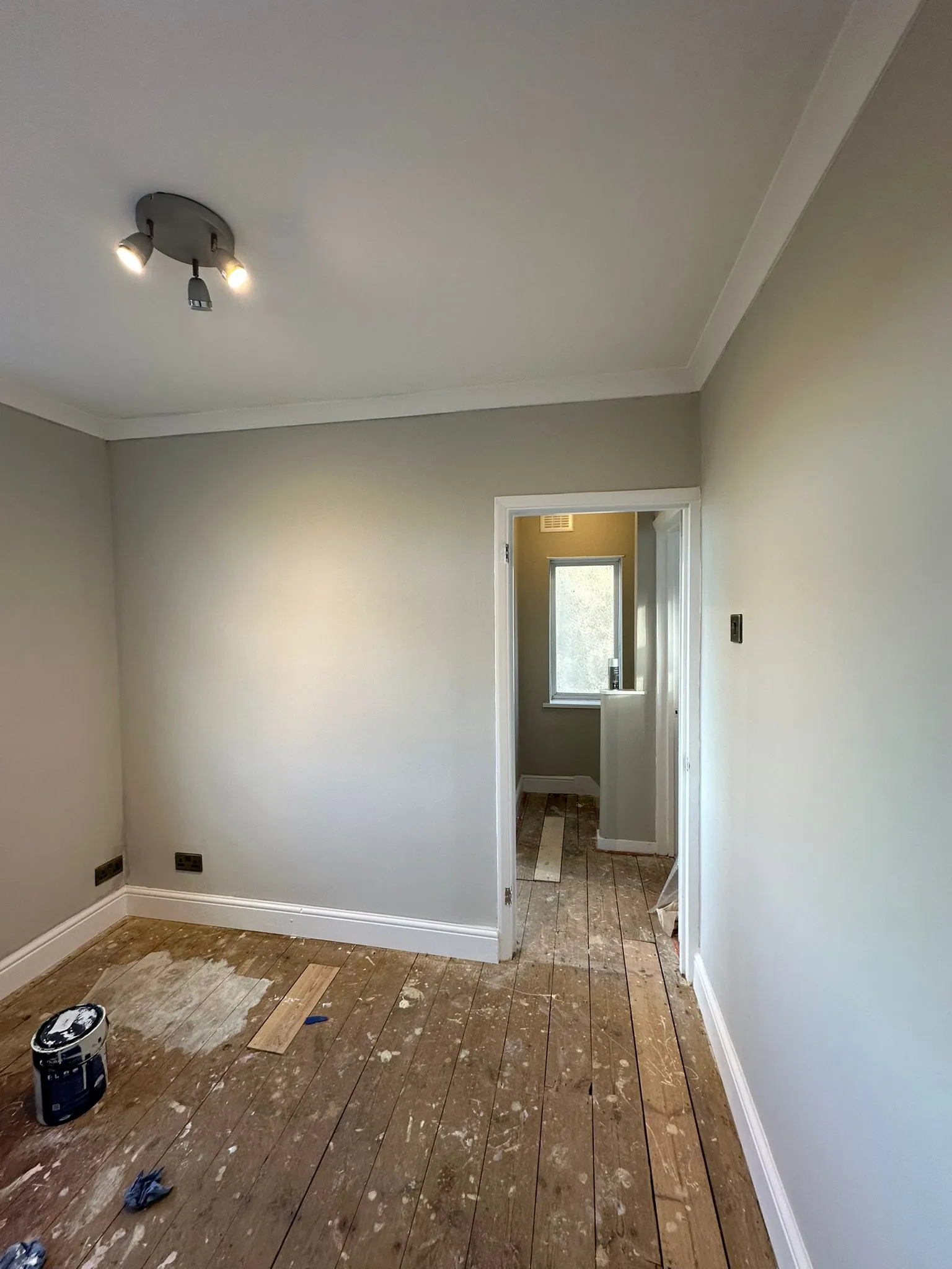 landing-and-bedroom-redecoration-building-services-near-me-london