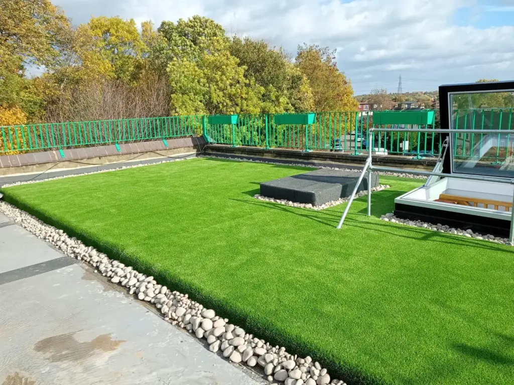 roof-terrace-artificial-grass-building-and-roofing-london