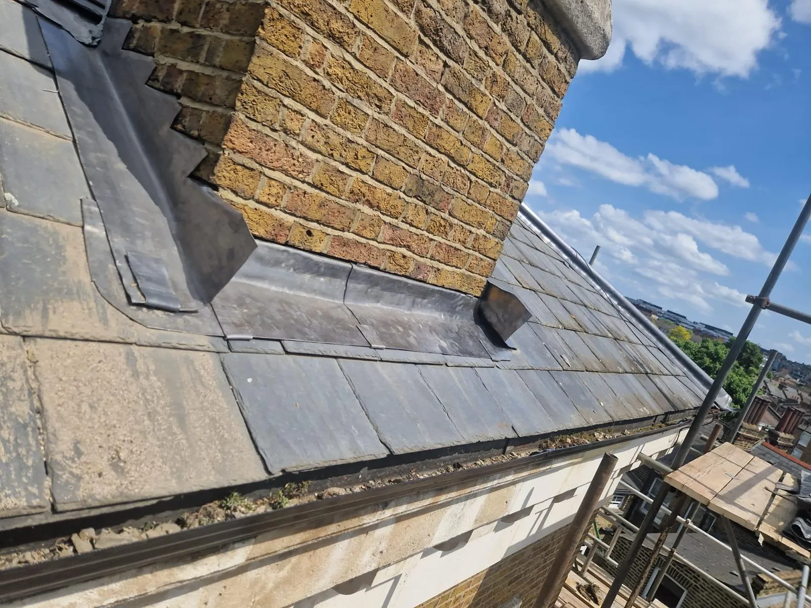 vertical-lead-flashing-and-slate-roof-london